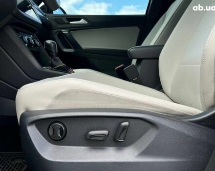 Черный Фольксваген Тигуан, объемом двигателя 2 л и пробегом 53 тыс. км за 24590 $, фото 14 на Automoto.ua