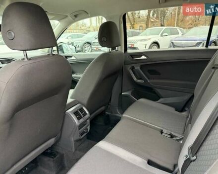 Чорний Фольксваген Тігуан, об'ємом двигуна 2 л та пробігом 129 тис. км за 17500 $, фото 13 на Automoto.ua