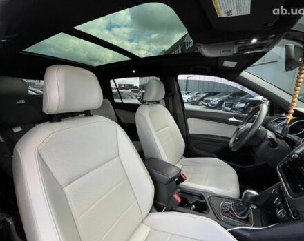 Черный Фольксваген Тигуан, объемом двигателя 2 л и пробегом 53 тыс. км за 24590 $, фото 35 на Automoto.ua