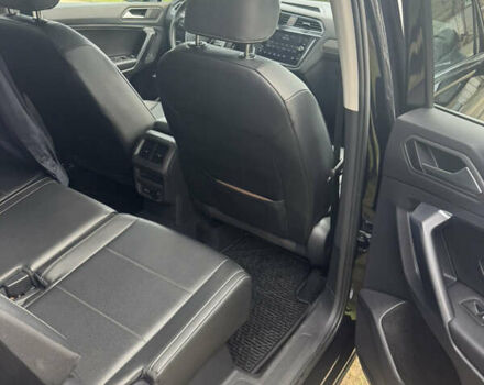 Чорний Фольксваген Тігуан, об'ємом двигуна 1.98 л та пробігом 60 тис. км за 23500 $, фото 7 на Automoto.ua