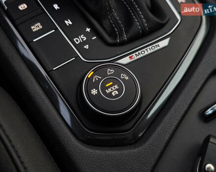 Черный Фольксваген Тигуан, объемом двигателя 2 л и пробегом 177 тыс. км за 32999 $, фото 54 на Automoto.ua