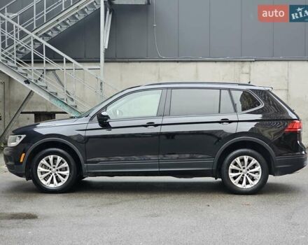 Черный Фольксваген Тигуан, объемом двигателя 2 л и пробегом 106 тыс. км за 18999 $, фото 1 на Automoto.ua