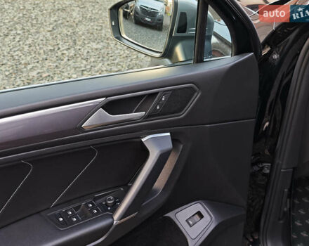 Черный Фольксваген Тигуан, объемом двигателя 2 л и пробегом 177 тыс. км за 32999 $, фото 21 на Automoto.ua