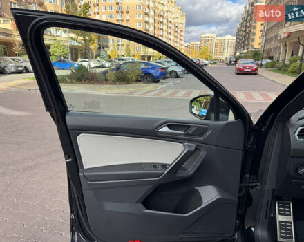 Черный Фольксваген Тигуан, объемом двигателя 2 л и пробегом 93 тыс. км за 23000 $, фото 36 на Automoto.ua