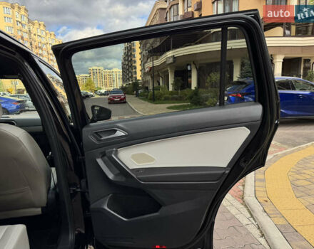 Черный Фольксваген Тигуан, объемом двигателя 2 л и пробегом 93 тыс. км за 23000 $, фото 23 на Automoto.ua