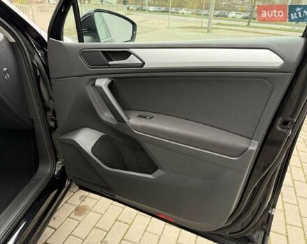 Чорний Фольксваген Тігуан, об'ємом двигуна 2 л та пробігом 228 тис. км за 26900 $, фото 43 на Automoto.ua