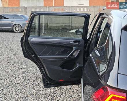 Черный Фольксваген Тигуан, объемом двигателя 2 л и пробегом 177 тыс. км за 32999 $, фото 55 на Automoto.ua