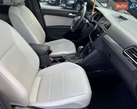 Черный Фольксваген Тигуан, объемом двигателя 2 л и пробегом 53 тыс. км за 24590 $, фото 34 на Automoto.ua