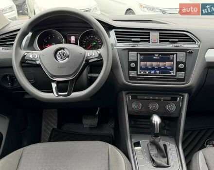 Чорний Фольксваген Тігуан, об'ємом двигуна 2 л та пробігом 129 тис. км за 17500 $, фото 22 на Automoto.ua