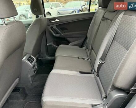 Чорний Фольксваген Тігуан, об'ємом двигуна 2 л та пробігом 129 тис. км за 17500 $, фото 12 на Automoto.ua