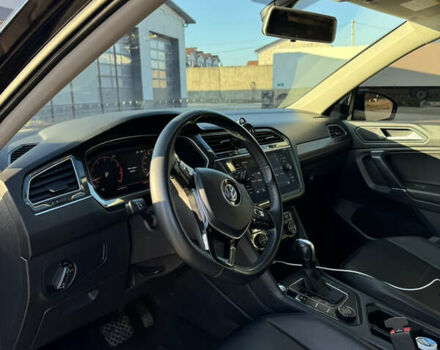 Черный Фольксваген Тигуан, объемом двигателя 2 л и пробегом 160 тыс. км за 21000 $, фото 9 на Automoto.ua
