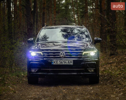 Чорний Фольксваген Тігуан, об'ємом двигуна 2 л та пробігом 53 тис. км за 21900 $, фото 4 на Automoto.ua