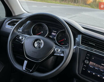 Черный Фольксваген Тигуан, объемом двигателя 2 л и пробегом 170 тыс. км за 18799 $, фото 83 на Automoto.ua