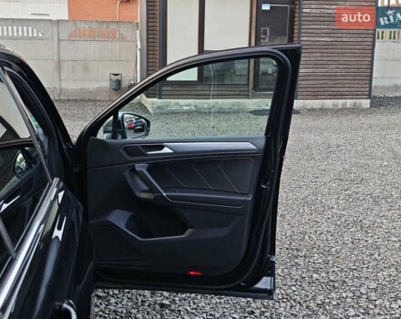 Черный Фольксваген Тигуан, объемом двигателя 2 л и пробегом 177 тыс. км за 32999 $, фото 66 на Automoto.ua