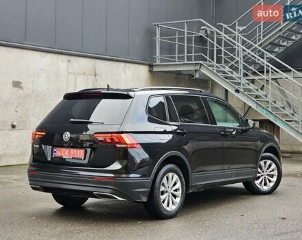 Черный Фольксваген Тигуан, объемом двигателя 2 л и пробегом 106 тыс. км за 18999 $, фото 4 на Automoto.ua