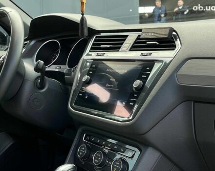 Черный Фольксваген Тигуан, объемом двигателя 2 л и пробегом 53 тыс. км за 24590 $, фото 40 на Automoto.ua