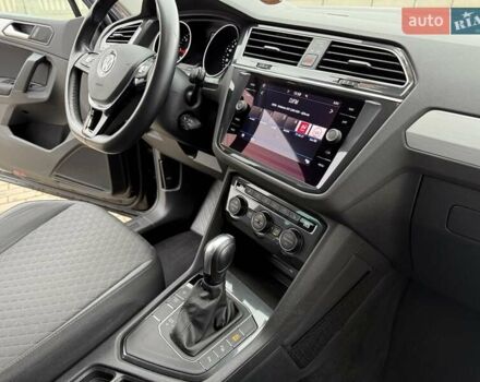 Чорний Фольксваген Тігуан, об'ємом двигуна 2 л та пробігом 228 тис. км за 26900 $, фото 46 на Automoto.ua