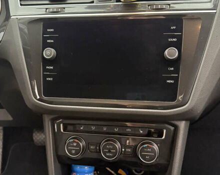 Черный Фольксваген Тигуан, объемом двигателя 1.97 л и пробегом 91 тыс. км за 30000 $, фото 7 на Automoto.ua