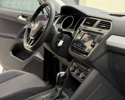 Черный Фольксваген Тигуан, объемом двигателя 1.98 л и пробегом 70 тыс. км за 17400 $, фото 31 на Automoto.ua