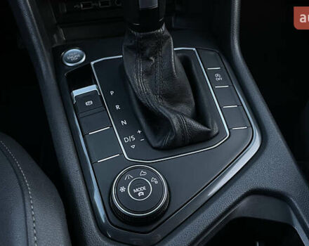 Черный Фольксваген Тигуан, объемом двигателя 2 л и пробегом 170 тыс. км за 18799 $, фото 91 на Automoto.ua