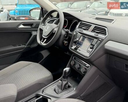 Чорний Фольксваген Тігуан, об'ємом двигуна 2 л та пробігом 129 тис. км за 17500 $, фото 25 на Automoto.ua