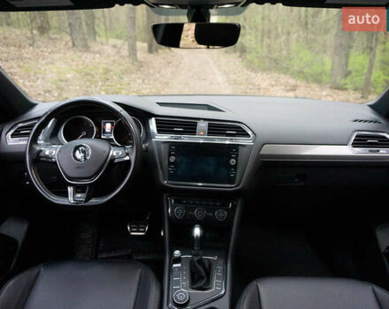 Чорний Фольксваген Тігуан, об'ємом двигуна 2 л та пробігом 53 тис. км за 21900 $, фото 18 на Automoto.ua