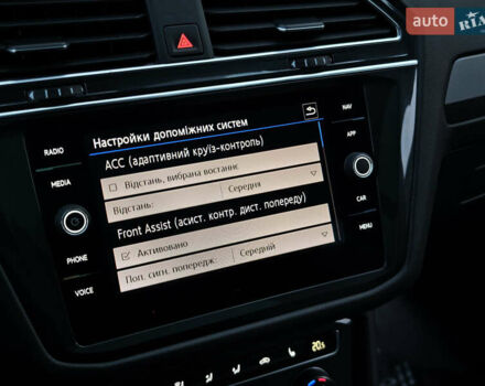 Черный Фольксваген Тигуан, объемом двигателя 2 л и пробегом 177 тыс. км за 32999 $, фото 45 на Automoto.ua