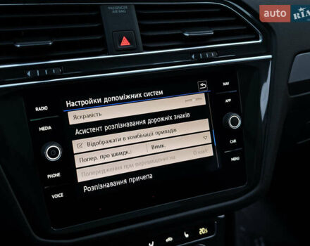 Черный Фольксваген Тигуан, объемом двигателя 2 л и пробегом 177 тыс. км за 32999 $, фото 47 на Automoto.ua