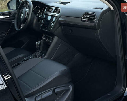 Черный Фольксваген Тигуан, объемом двигателя 2 л и пробегом 170 тыс. км за 18799 $, фото 76 на Automoto.ua