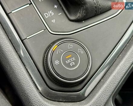 Чорний Фольксваген Тігуан, об'ємом двигуна 1.98 л та пробігом 141 тис. км за 24700 $, фото 21 на Automoto.ua