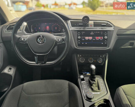 Чорний Фольксваген Тігуан, об'ємом двигуна 1.97 л та пробігом 115 тис. км за 31000 $, фото 7 на Automoto.ua