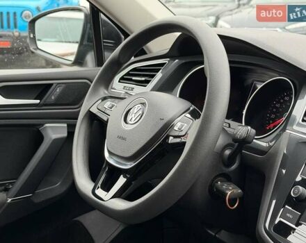 Чорний Фольксваген Тігуан, об'ємом двигуна 2 л та пробігом 129 тис. км за 17500 $, фото 26 на Automoto.ua