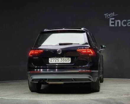 Чорний Фольксваген Тігуан, об'ємом двигуна 2 л та пробігом 51 тис. км за 21000 $, фото 3 на Automoto.ua