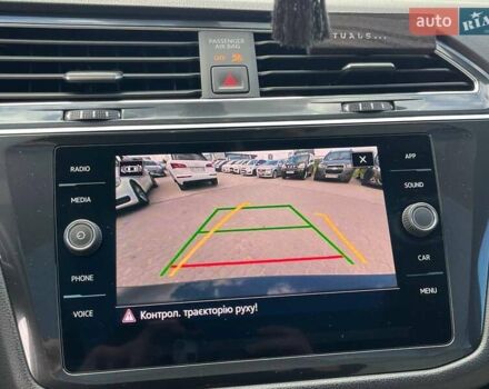 Черный Фольксваген Тигуан, объемом двигателя 2 л и пробегом 53 тыс. км за 24590 $, фото 25 на Automoto.ua