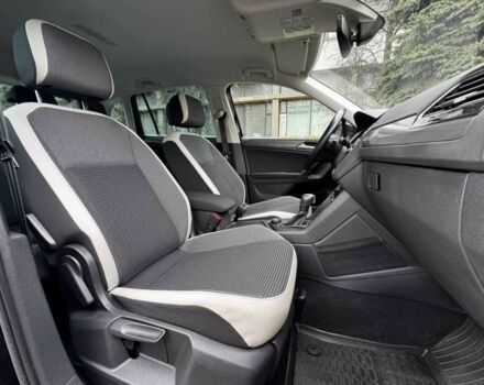 Чорний Фольксваген Тігуан, об'ємом двигуна 2 л та пробігом 134 тис. км за 22000 $, фото 10 на Automoto.ua