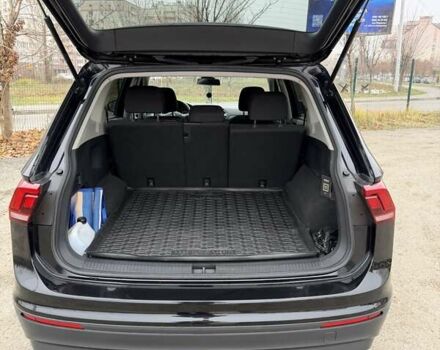 Черный Фольксваген Тигуан, объемом двигателя 2 л и пробегом 55 тыс. км за 21400 $, фото 3 на Automoto.ua