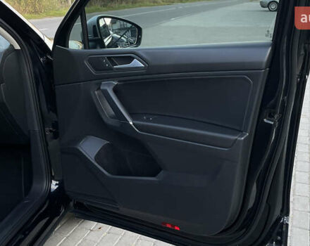 Черный Фольксваген Тигуан, объемом двигателя 2 л и пробегом 170 тыс. км за 18799 $, фото 74 на Automoto.ua