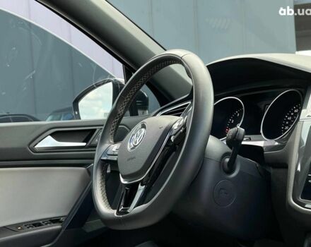 Черный Фольксваген Тигуан, объемом двигателя 2 л и пробегом 53 тыс. км за 24590 $, фото 41 на Automoto.ua