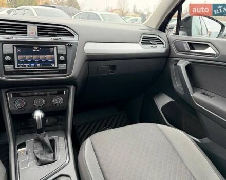 Чорний Фольксваген Тігуан, об'ємом двигуна 2 л та пробігом 129 тис. км за 17500 $, фото 24 на Automoto.ua