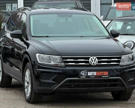 Чорний Фольксваген Тігуан, об'ємом двигуна 2 л та пробігом 129 тис. км за 17500 $, фото 4 на Automoto.ua