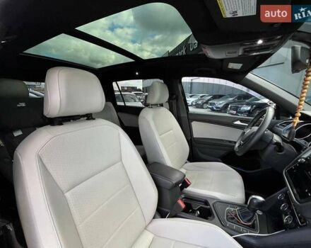 Черный Фольксваген Тигуан, объемом двигателя 2 л и пробегом 53 тыс. км за 24590 $, фото 35 на Automoto.ua