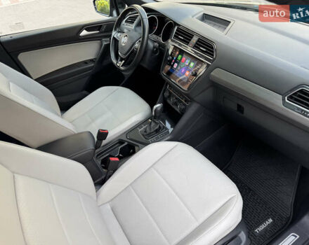 Черный Фольксваген Тигуан, объемом двигателя 2 л и пробегом 93 тыс. км за 23000 $, фото 25 на Automoto.ua