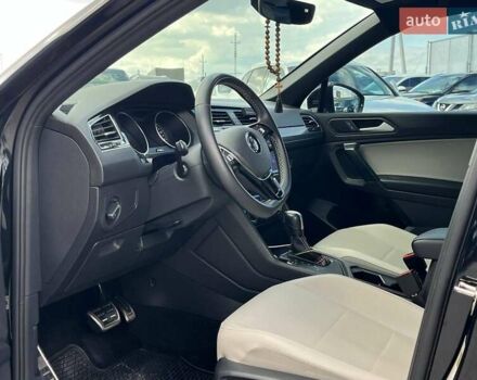Черный Фольксваген Тигуан, объемом двигателя 2 л и пробегом 53 тыс. км за 24590 $, фото 15 на Automoto.ua