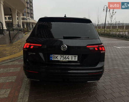 Черный Фольксваген Тигуан, объемом двигателя 2 л и пробегом 93 тыс. км за 23000 $, фото 14 на Automoto.ua