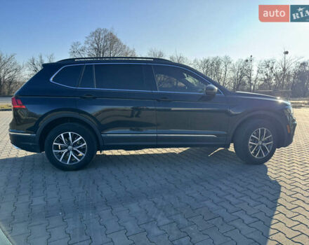 Черный Фольксваген Тигуан, объемом двигателя 2 л и пробегом 160 тыс. км за 21000 $, фото 2 на Automoto.ua