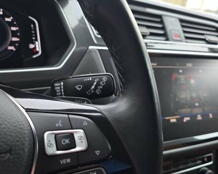 Черный Фольксваген Тигуан, объемом двигателя 2 л и пробегом 199 тыс. км за 31000 $, фото 86 на Automoto.ua