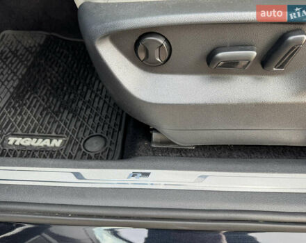 Черный Фольксваген Тигуан, объемом двигателя 2 л и пробегом 93 тыс. км за 23000 $, фото 35 на Automoto.ua