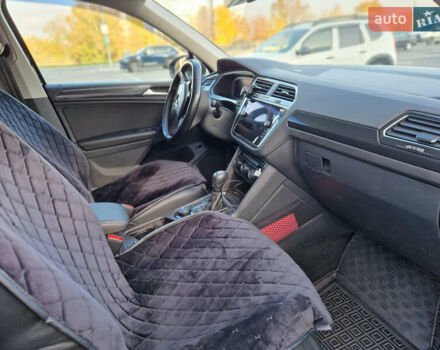 Черный Фольксваген Тигуан, объемом двигателя 1.97 л и пробегом 85 тыс. км за 28800 $, фото 29 на Automoto.ua