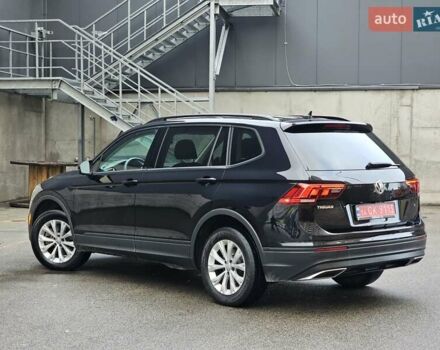 Черный Фольксваген Тигуан, объемом двигателя 2 л и пробегом 106 тыс. км за 18999 $, фото 2 на Automoto.ua