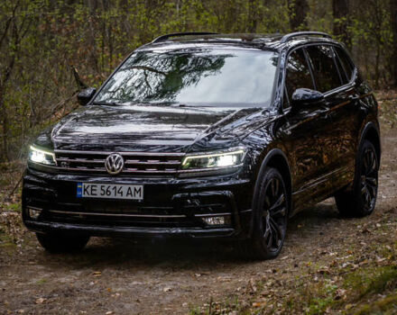 Чорний Фольксваген Тігуан, об'ємом двигуна 2 л та пробігом 53 тис. км за 21900 $, фото 5 на Automoto.ua